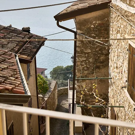 Rustic Family Friendly House By Gardenjoy * Brenzone sul Garda